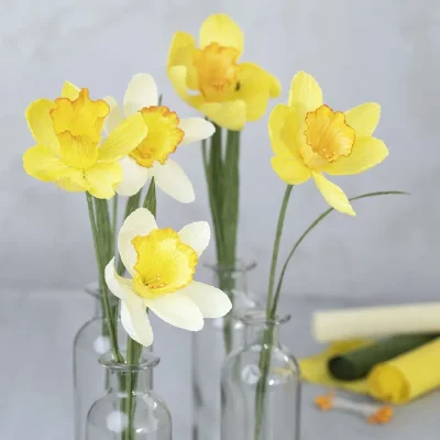Easter daffodils made from crepe paper - Inspiration: crepe paper daffodils