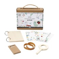 Nature Explorer suitcase with flower press